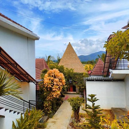 Exotic Komodo Hotel Лабуан-Бахо Экстерьер фото