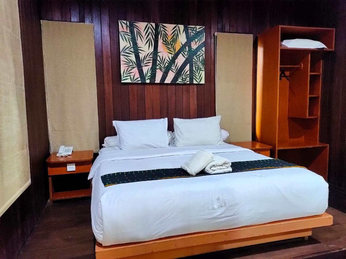Exotic Komodo Hotel Лабуан-Бахо Экстерьер фото
