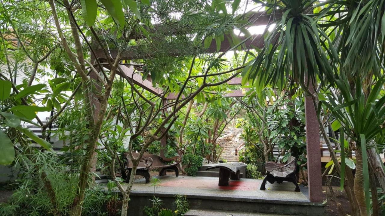 Exotic Komodo Hotel Лабуан-Бахо Экстерьер фото